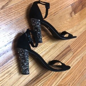 Bamboo chunky jewels black heels